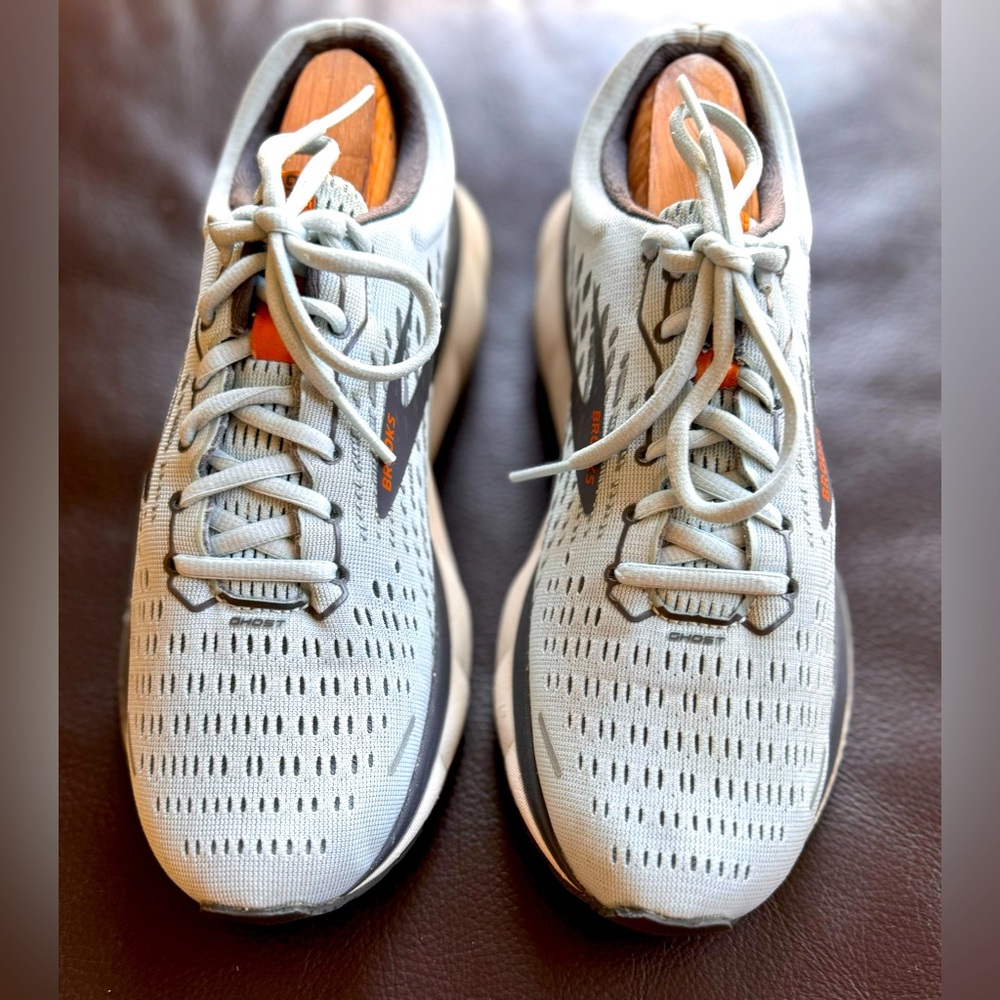 Women’s Brooks Ghost 13 running shoes. Great condition!